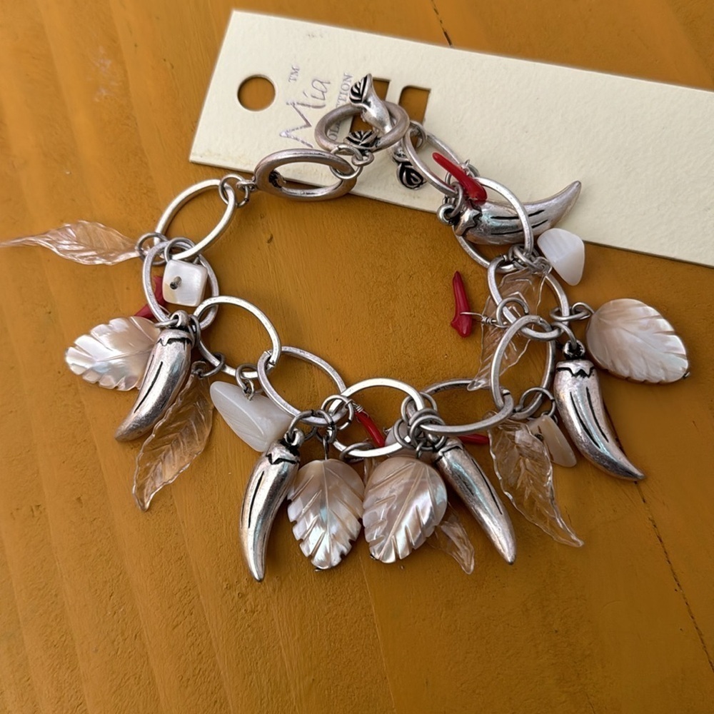 Mia Collection Boho Western Leaf Saber Tooth Dangle Bracelet Silver Costume